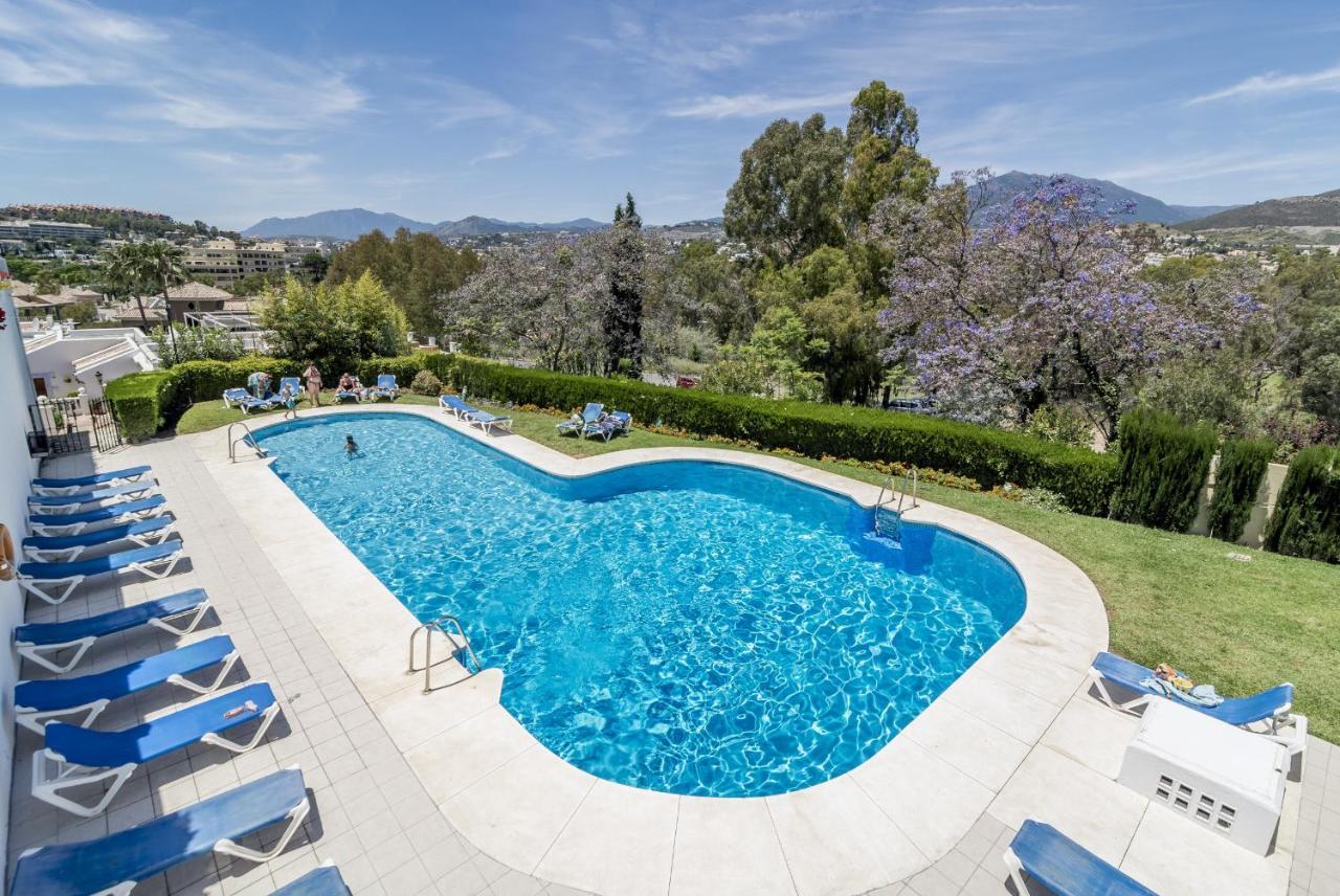 Charming And Modern 3-Bedroom Duplex In Aloha Pueblo With Mountain Views Marbella Luaran gambar