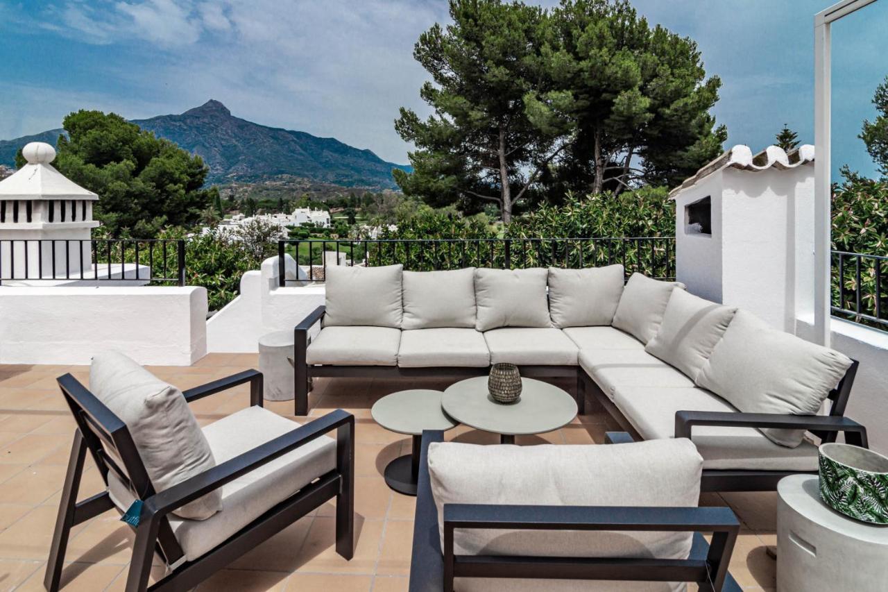 Charming And Modern 3-Bedroom Duplex In Aloha Pueblo With Mountain Views Marbella Luaran gambar