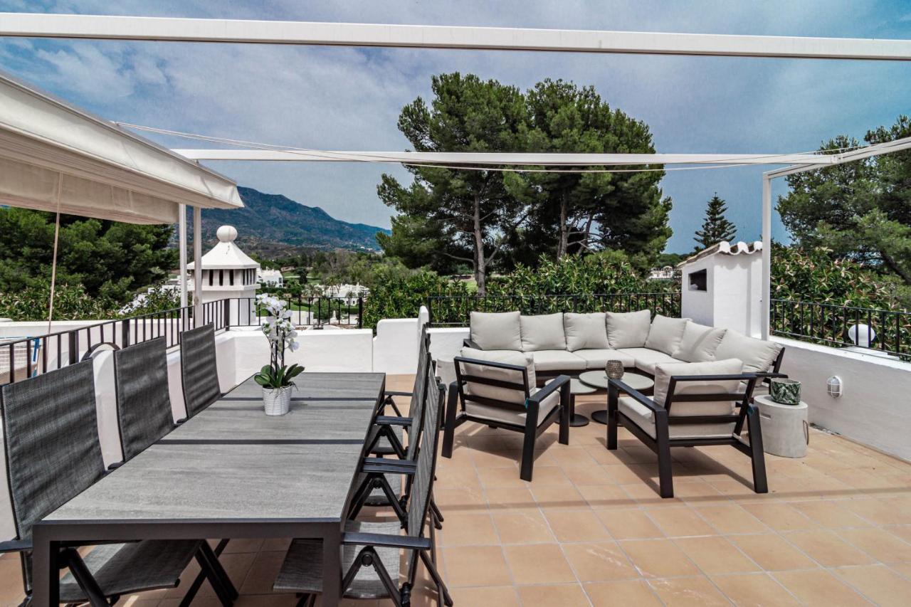 Charming And Modern 3-Bedroom Duplex In Aloha Pueblo With Mountain Views Marbella Luaran gambar