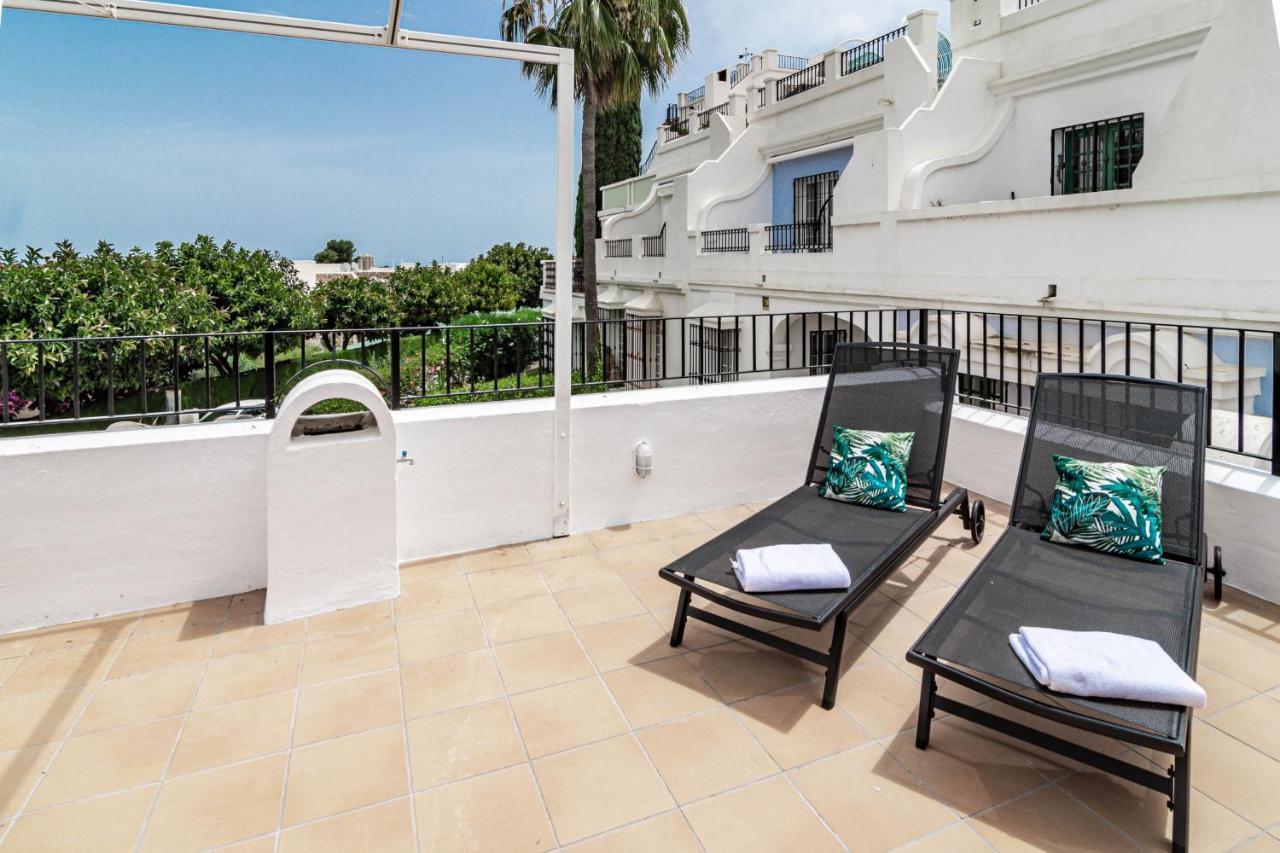 Charming And Modern 3-Bedroom Duplex In Aloha Pueblo With Mountain Views Marbella Luaran gambar