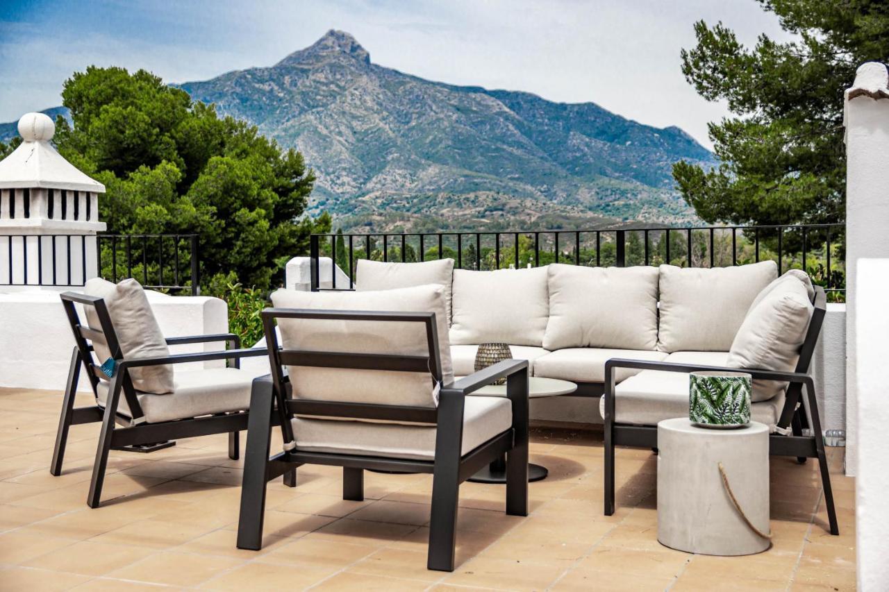 Charming And Modern 3-Bedroom Duplex In Aloha Pueblo With Mountain Views Marbella Luaran gambar