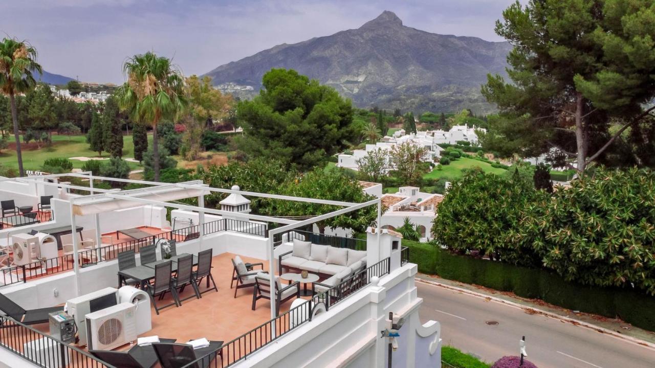 Charming And Modern 3-Bedroom Duplex In Aloha Pueblo With Mountain Views Marbella Luaran gambar