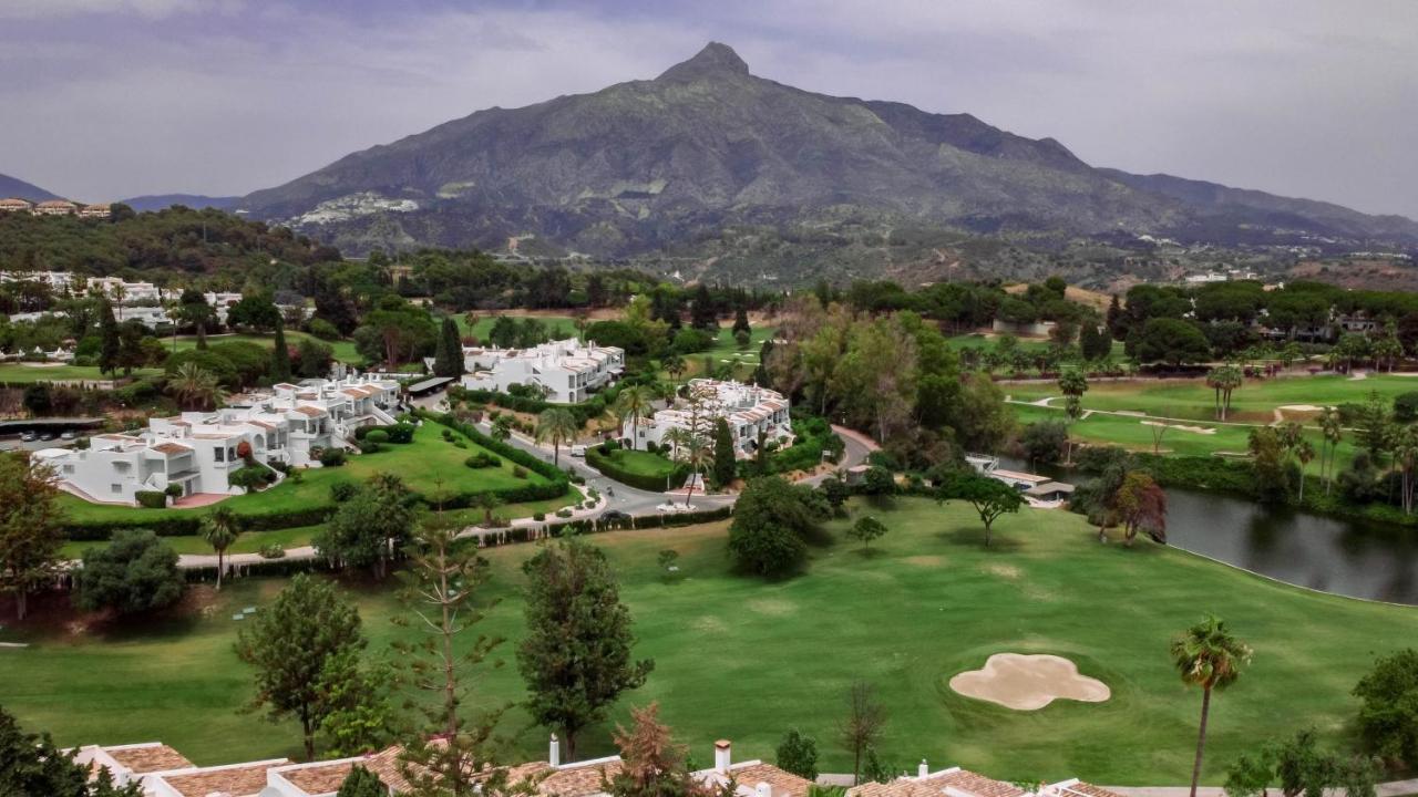 Charming And Modern 3-Bedroom Duplex In Aloha Pueblo With Mountain Views Marbella Luaran gambar