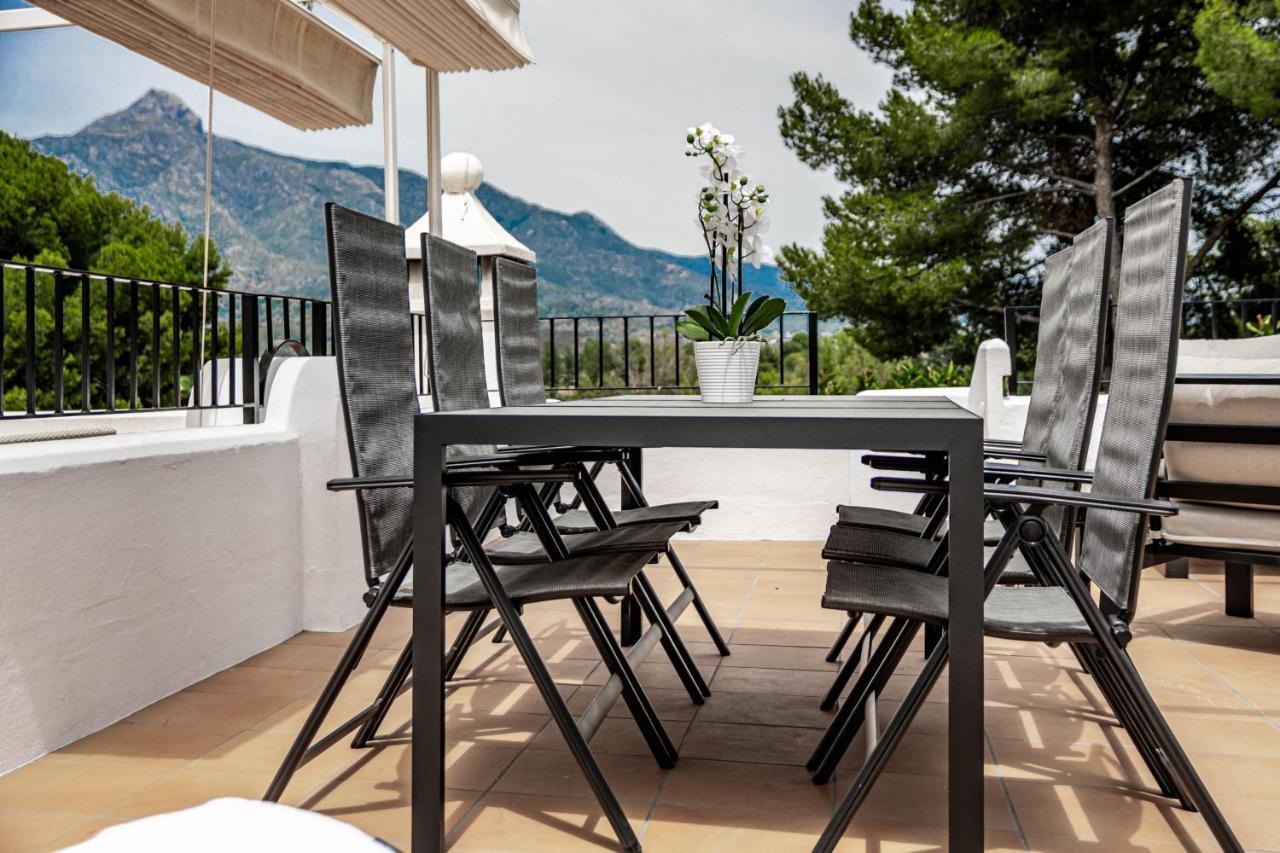 Charming And Modern 3-Bedroom Duplex In Aloha Pueblo With Mountain Views Marbella Luaran gambar